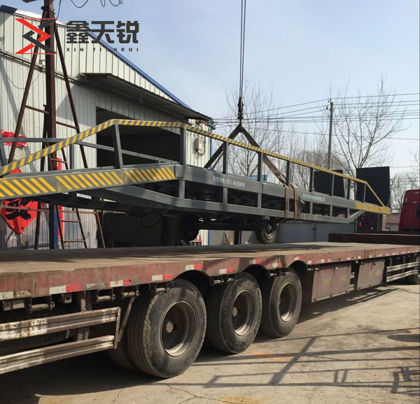 南平移动式登车桥装车发货